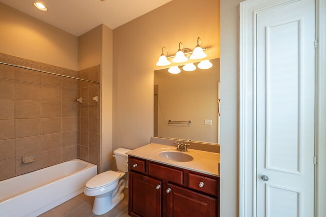 Building Photo - 913 Telfair Close