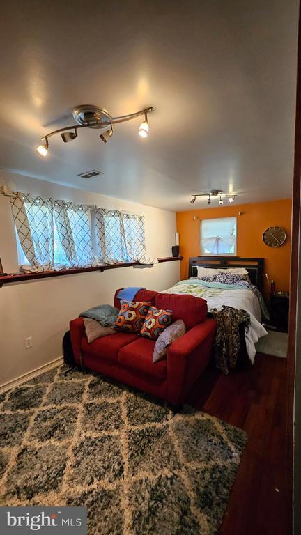 Building Photo - 1511 Jomar Dr