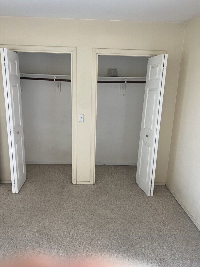 Building Photo - 797 W Mesa Verde Dr