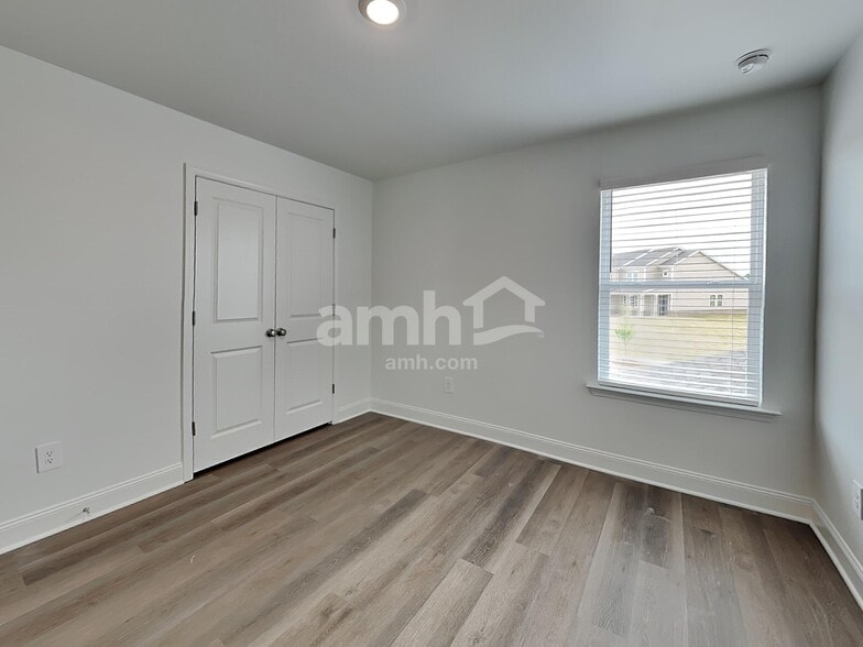 Building Photo - 330 Golucke Wy