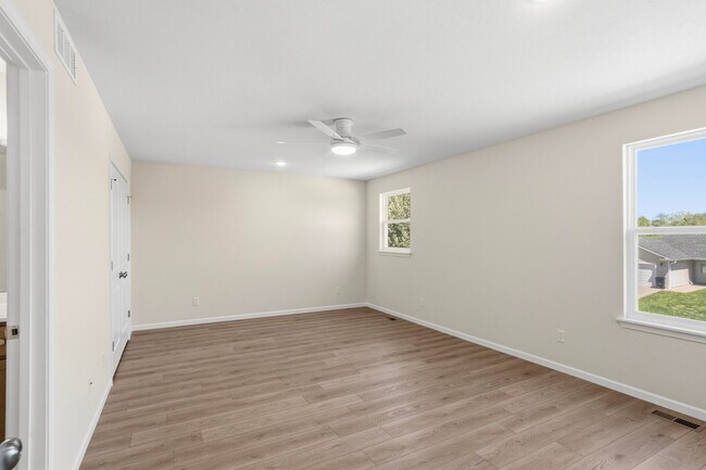 Building Photo - 5205 Silver Mill Dr