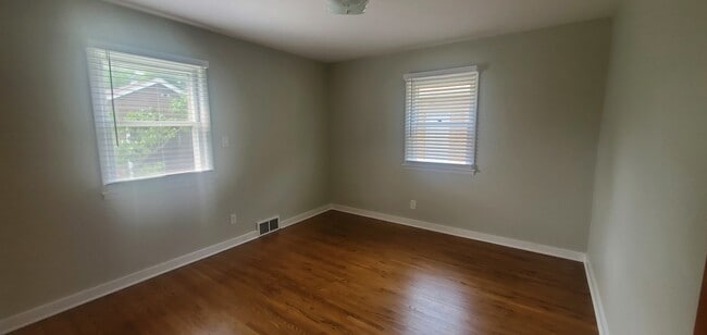 Building Photo - 425 Ingleside Ave