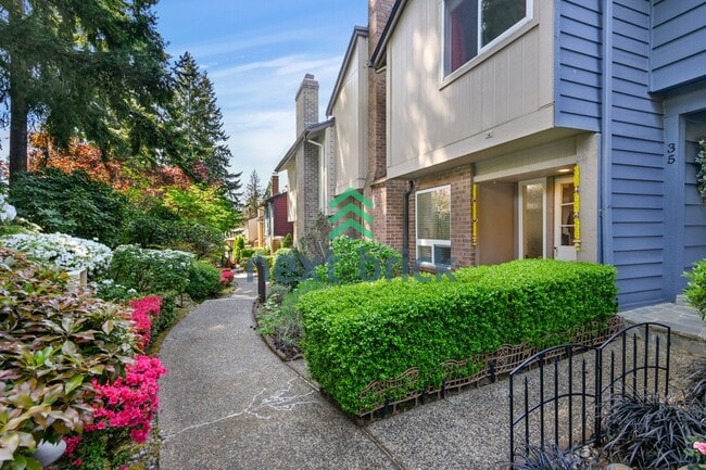 Building Photo - Charming 3-bedroom, 2.5 baths | Family-Friendly Bellevue Crossroads Neighborhood