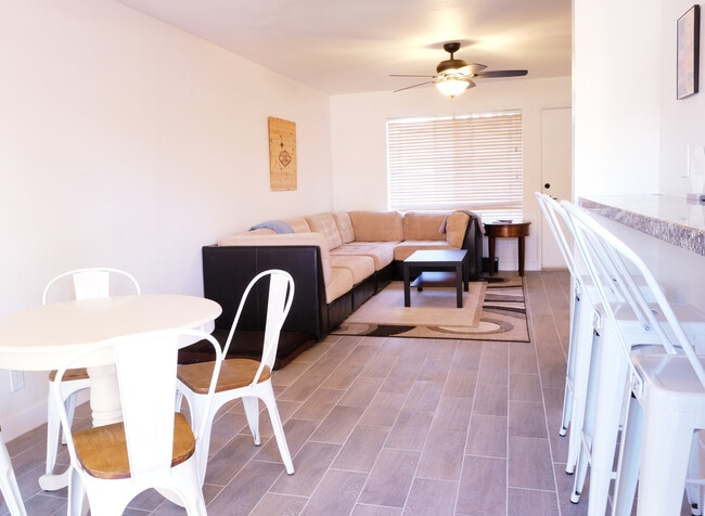 Building Photo - 6127 Meadowhaven Ln