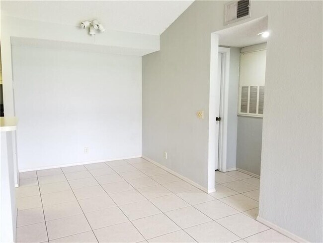 Building Photo - 2986 S University Dr