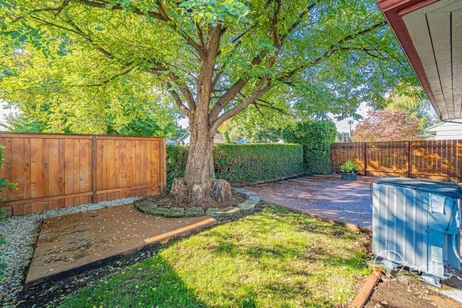 Building Photo - 2502 Fairmount Ave