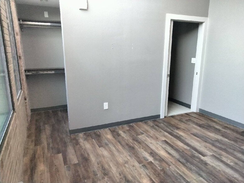 Building Photo - 905 9th Street