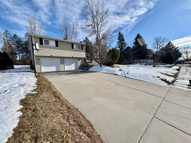 Building Photo - Large 3 bedroom house in the Heights! (Items will be removed)