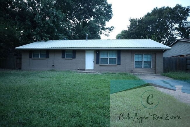 Primary Photo - Move in special $800!! Recently renovated ...