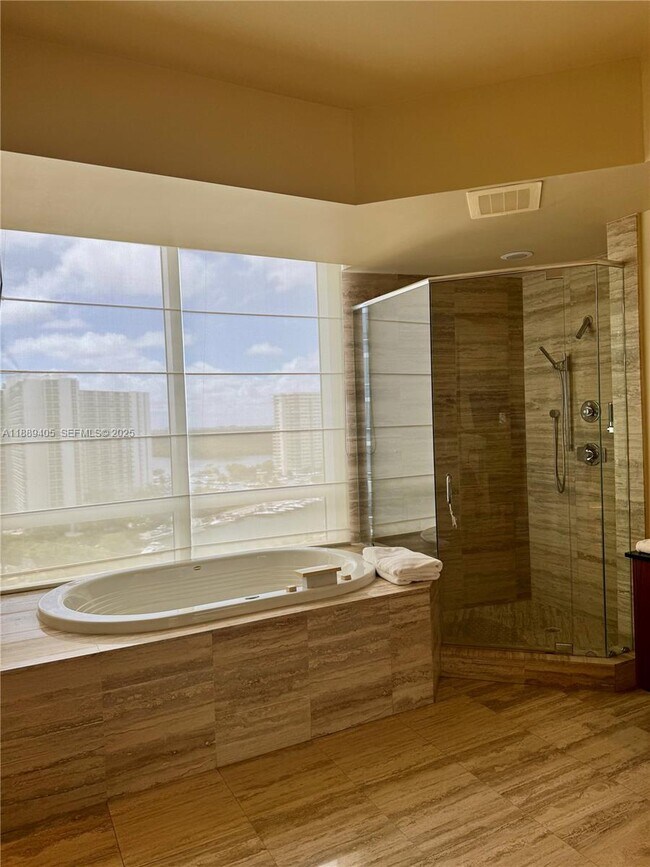 Building Photo - 16001 Collins Ave