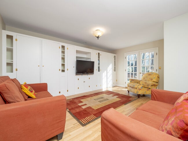 Building Photo - 21 Pent Rd