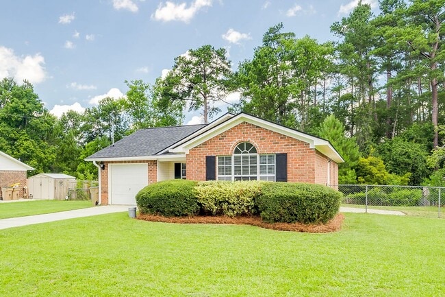 Building Photo - Spacious 3 Bedroom Home with Garage & Large Fenced Yard in Rincon