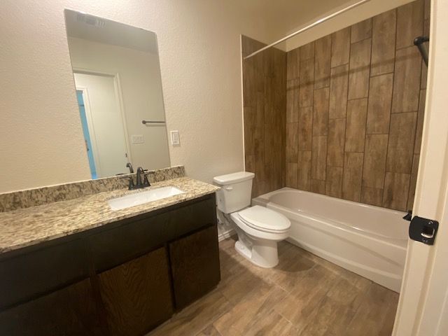 Building Photo - 2425 Alterman Dr