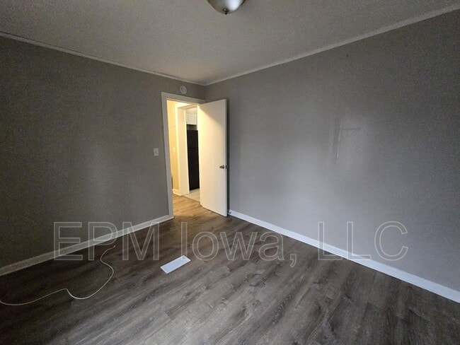 Building Photo - 214 Edwards St