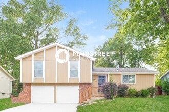 Building Photo - 3 Bedroom Pet-Friendly Home in Overland Park, KS with Main Street Renewal