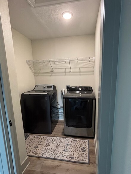 Building Photo - 6460 Galleria Dr