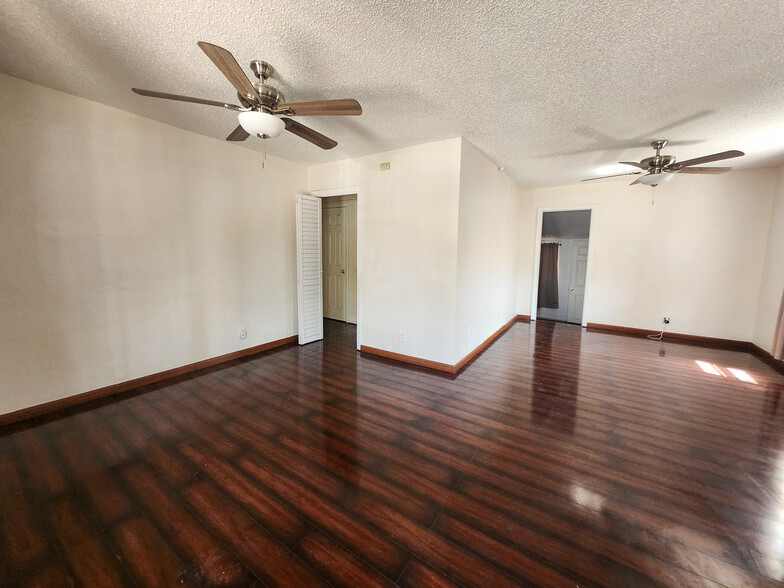 Building Photo - 1347 Genevieve St