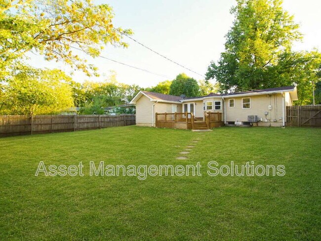 Building Photo - 723 Riderwood Dr