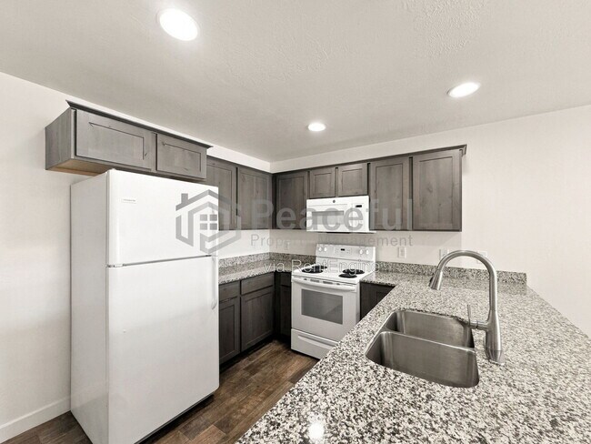 Building Photo - 756 E 500 S