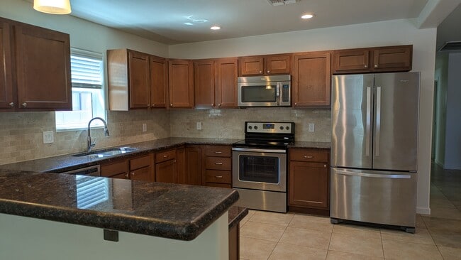 Building Photo - 427 East Waverly Street