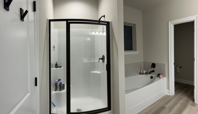 Master bathroom - 7157 Kenilworth Crossing Ave