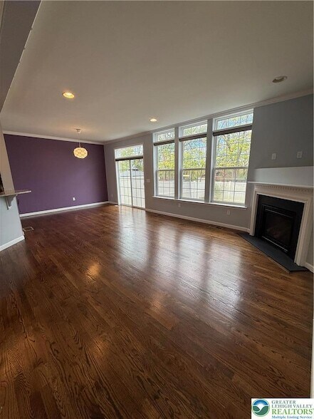Building Photo - 4528 Bellflower Way