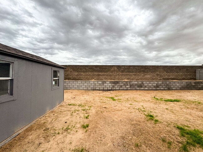 Building Photo - "Charming 3-Bedroom, 2 Bathroom Pool Home in Ocotillo!"