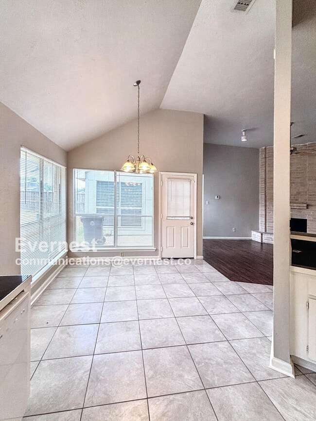 Building Photo - 2038 Woodland Hills Dr