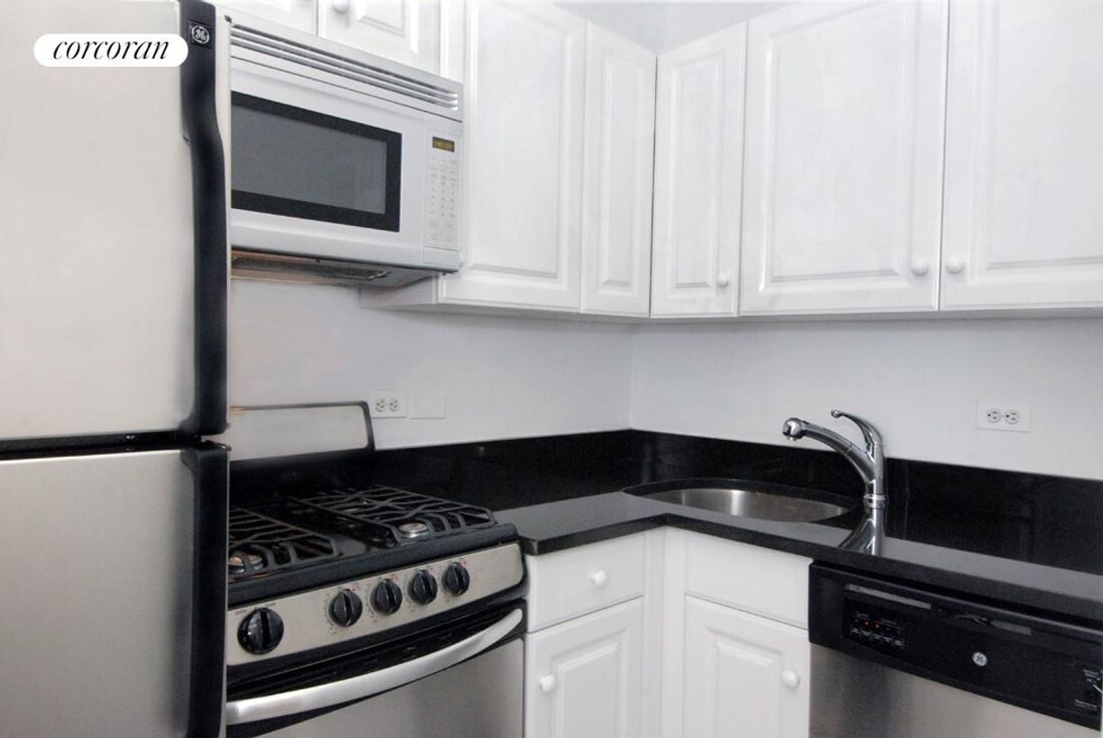 Building Photo - 230 E 79th St