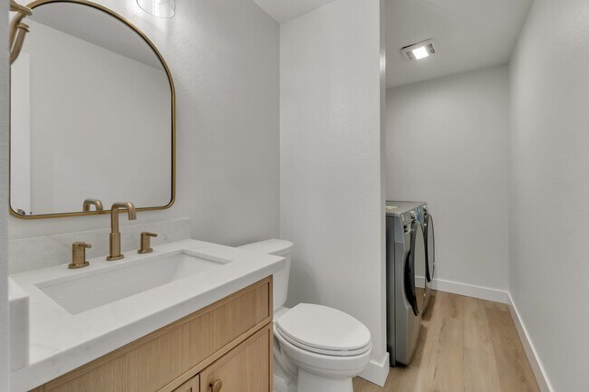 Building Photo - 7143