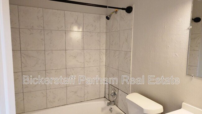 Building Photo - 3814 Meadowcliff Dr
