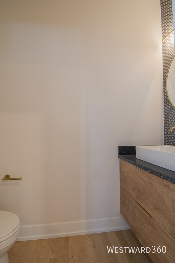 Building Photo - 3720 N Racine Ave