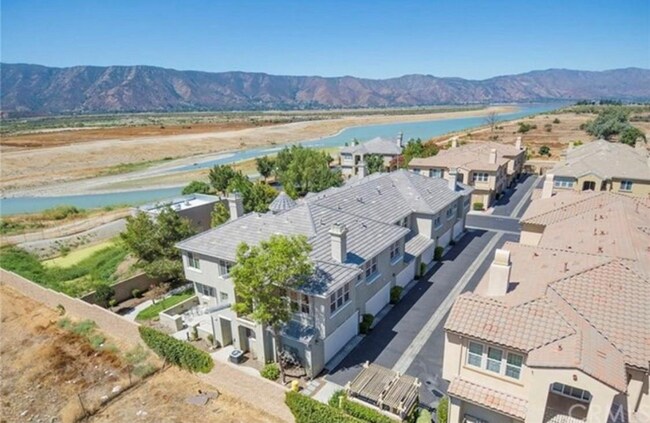 Building Photo - 1800 E Lakeshore Dr