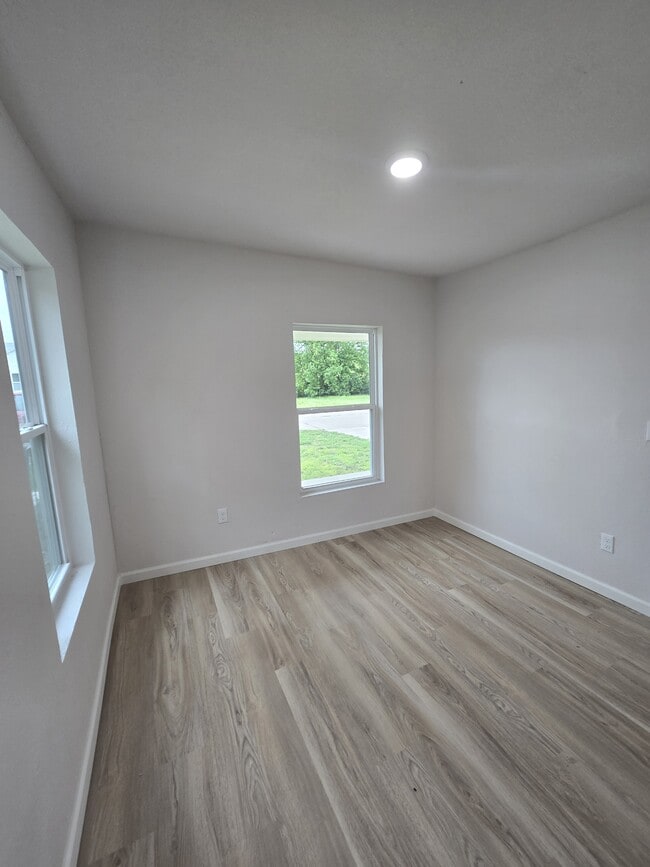 Building Photo - 1031 New York St