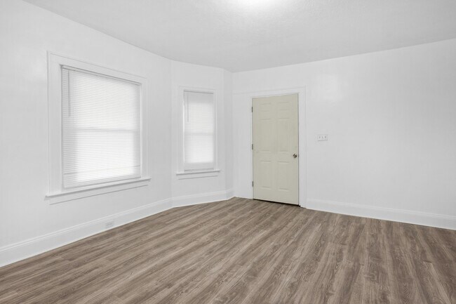 Building Photo - 13500 3rd Ave