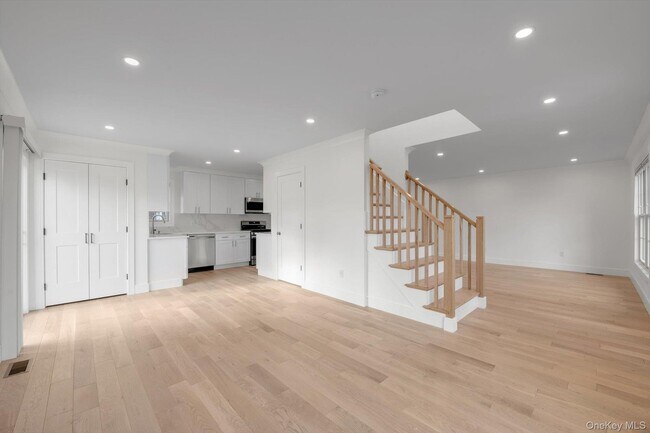 Building Photo - One Manhasset Ave