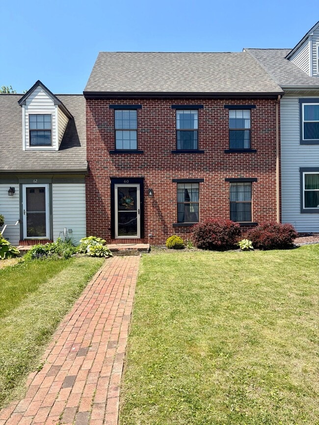Building Photo - 60 Carriage House Dr