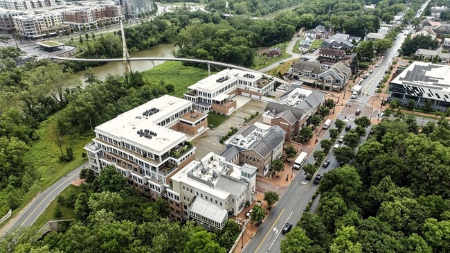Building Photo - Luxury Condo in Dublin's Coveted Bridge Pa...
