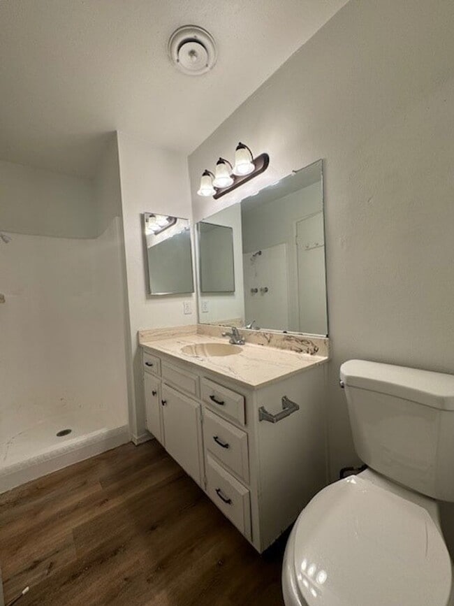 Building Photo - 6104 Chicory Dr