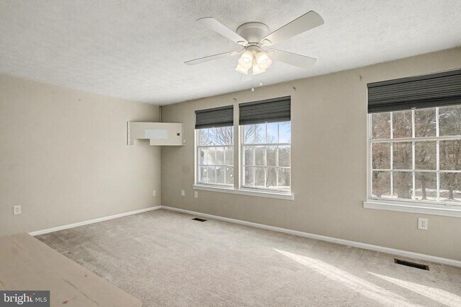 Building Photo - 1713 Chesterfield Square