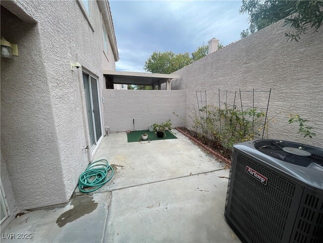 Building Photo - 502 Quail Bird Pl