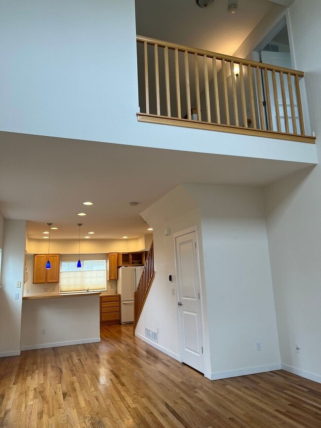 Building Photo - Gorgeous end unit townhome with one car garage and some mountain views!