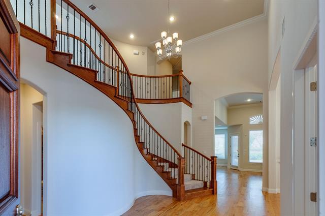 Building Photo - 1231 Huron Dr