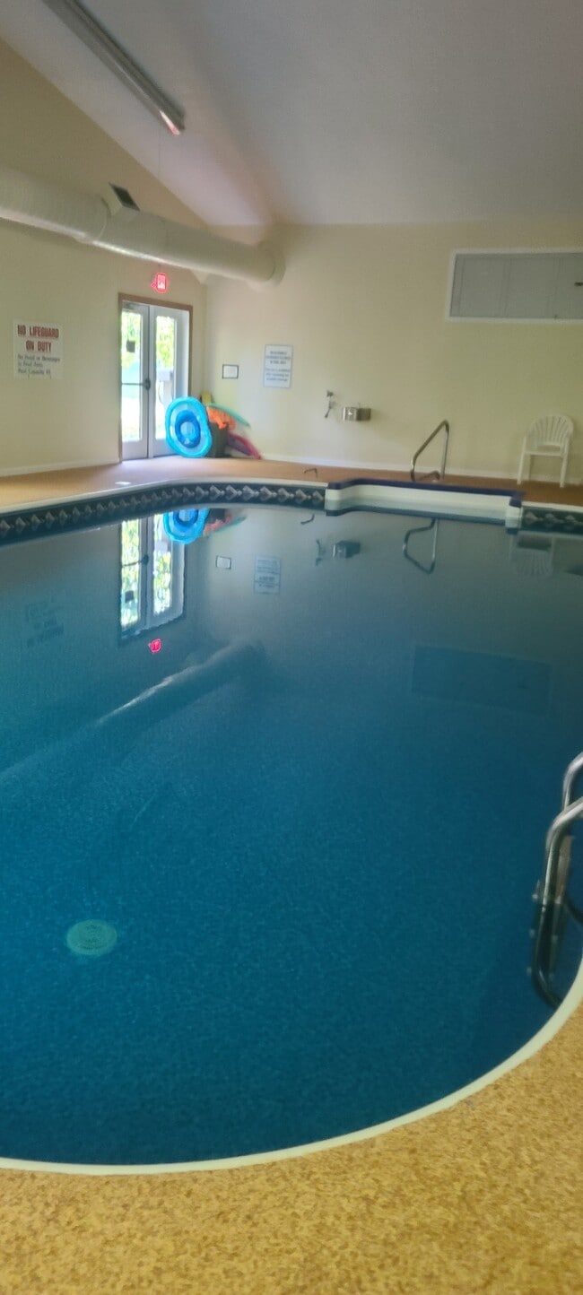 Pool - 2130 Hammond Pl E