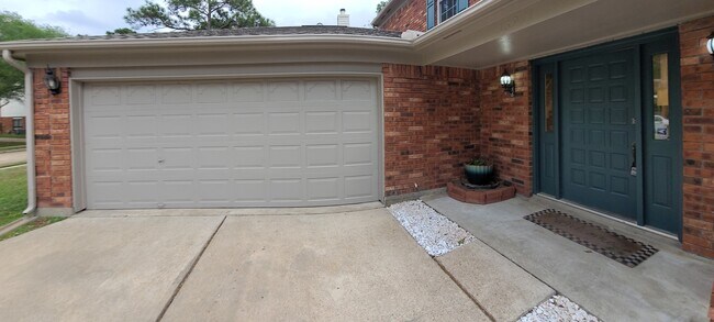Building Photo - 16911 Elmwood Glen Ct