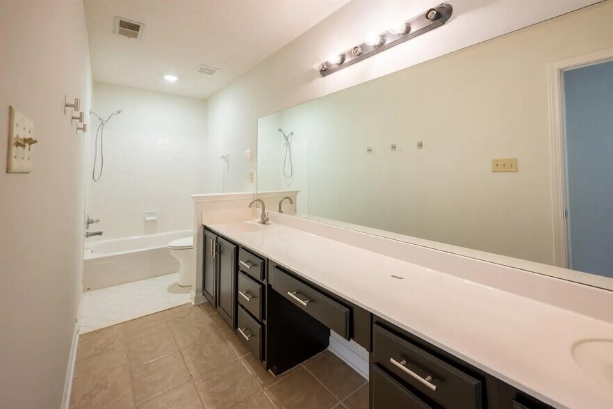 Building Photo - 3911 Lighthouse Ln