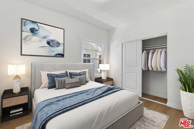 Building Photo - 1125 S Lake St