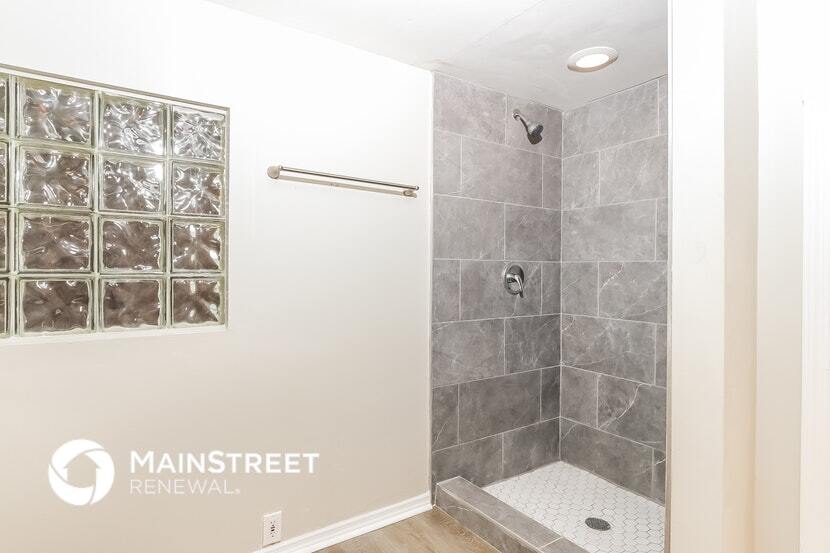 Building Photo - 2307 SW Kent Cir