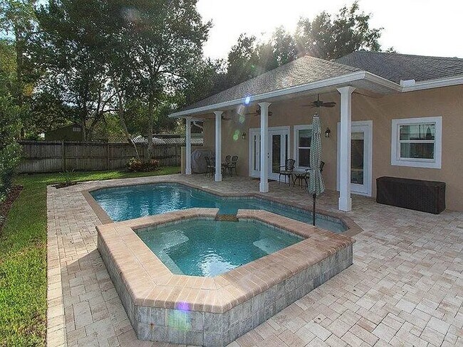 Building Photo - 2522 Chantilly Ave