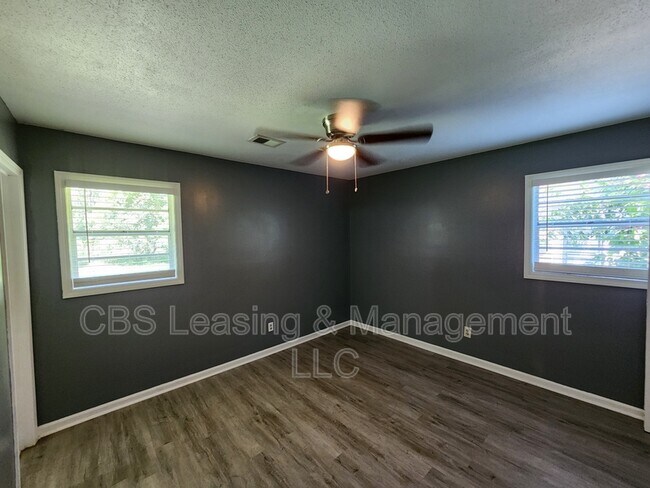 Building Photo - 1406 Jackson Dr